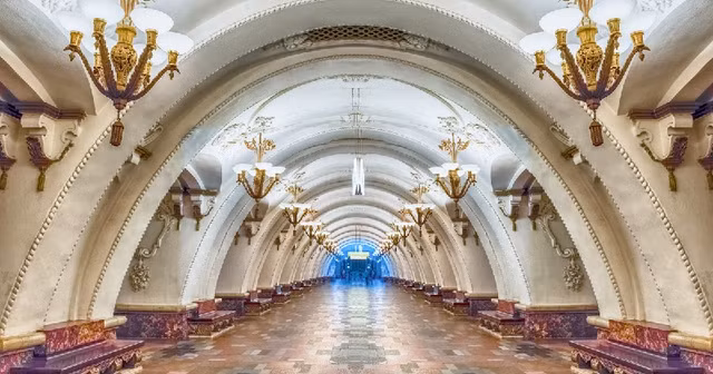 Kham pha cung dien ngam duoi long dat o thu do Moscow-Hinh-5
