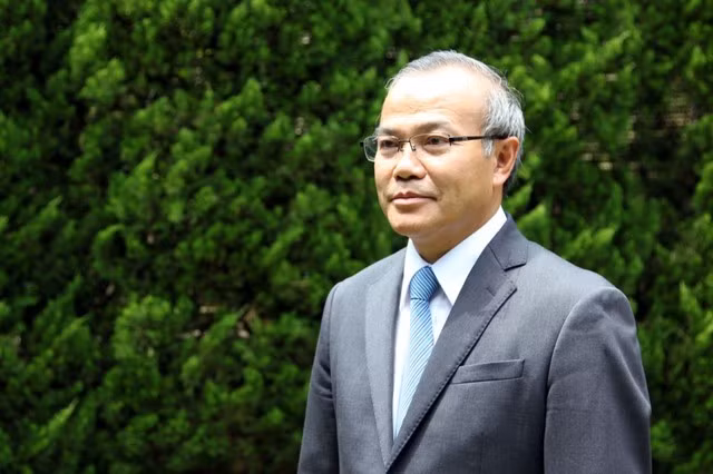 Đường quan lộ của cựu Đại sứ Việt Nam tại Nhật Bản Vũ Hồng Nam vừa bị bắt - Hình 2 Duong quan lo cua cuu Dai su Viet Nam tai Nhat Ban Vu Hong Nam vua bi bat-Hinh-2