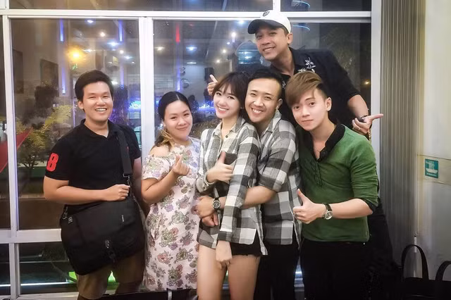 Trấn Thành – Hari Won diện thời trang 'tông xuyệt tông' cực đáng yêu - Hình 2 Tran Thanh – Hari Won dien thoi trang 'tong xuyet tong' cuc dang yeu-Hinh-2
