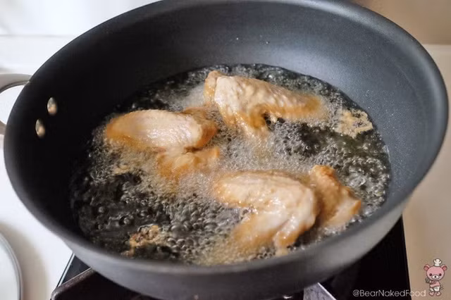 Cách làm món cánh gà chiên đưa cơm, ăn mãi vẫn thèm - Hình 6 Cach lam mon canh ga chien dua com, an mai van them-Hinh-6