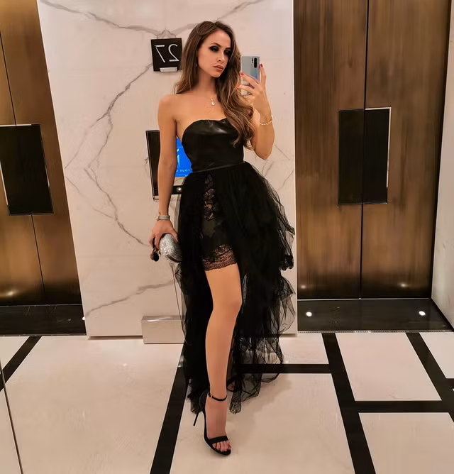 Mê mẩn gu thời trang gợi cảm, sang chảnh của ái nữ tỷ phú Nga - Hình 7 Me man gu thoi trang goi cam, sang chanh cua ai nu ty phu Nga-Hinh-7