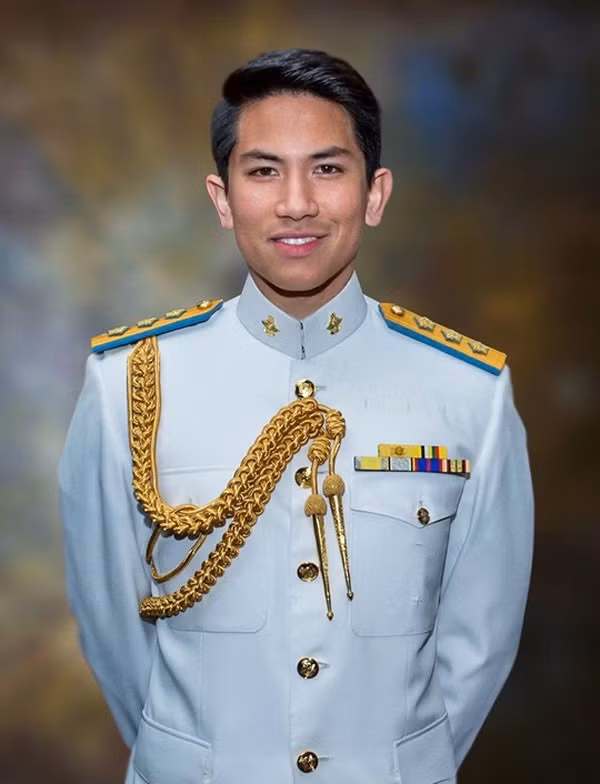 Hoàng tử Brunei thi SEA Games 30 gây sốt với thân hình 6 múi - Hình 7 Hoang tu Brunei thi SEA Games 30 gay sot voi than hinh 6 mui-Hinh-7