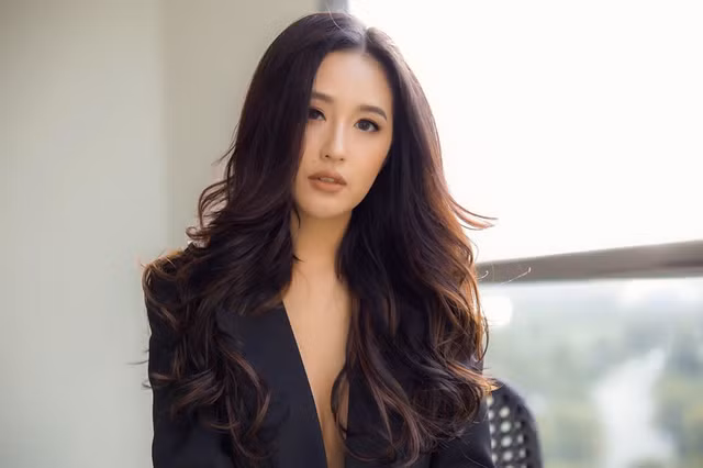 Sao Việt nào ăn mặc phản cảm nhất năm 2019? - Hình 8 Sao Viet nao an mac phan cam nhat nam 2019?-Hinh-8