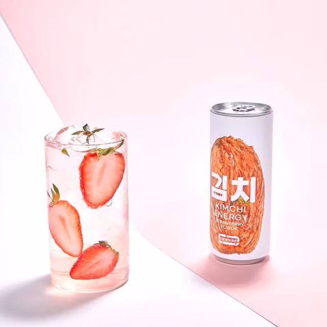 Nước tăng lực vị kim chi lạ lùng được gái Hàn yêu thích - Hình 3 Nuoc tang luc vi kim chi la lung duoc gai Han yeu thich-Hinh-3