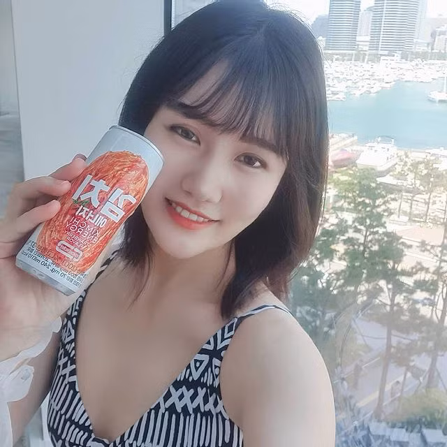 Nước tăng lực vị kim chi lạ lùng được gái Hàn yêu thích - Hình 6 Nuoc tang luc vi kim chi la lung duoc gai Han yeu thich-Hinh-6