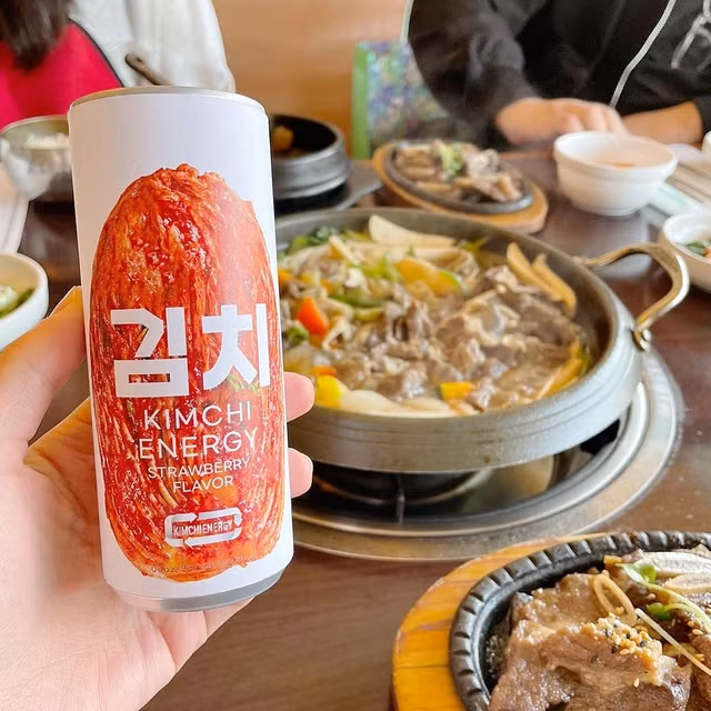 Nước tăng lực vị kim chi lạ lùng được gái Hàn yêu thích - Hình 4 Nuoc tang luc vi kim chi la lung duoc gai Han yeu thich-Hinh-4