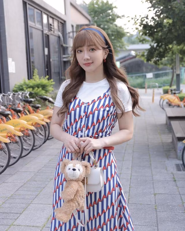Xôn xao nữ diễn viên gợi cảm hóa thân thành y tá chống dịch Xon xao nu dien vien goi cam hoa than thanh y ta chong dich