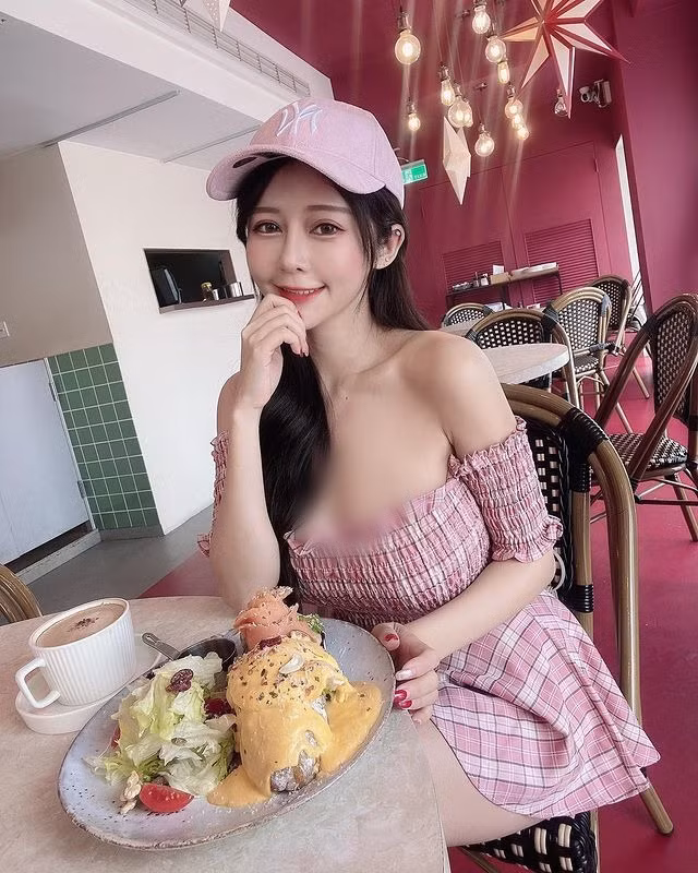 Hot girl để ngực trần mặc tạp dề nóng bỏng “nhức mắt“ - Hình 10 Hot girl de nguc tran mac tap de nong bong “nhuc mat“-Hinh-10