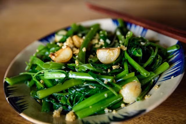 Mẹo thêm chút dầu mè giúp rau xanh mướt - Hình 5 Meo them chut dau me giup rau xanh muot-Hinh-5