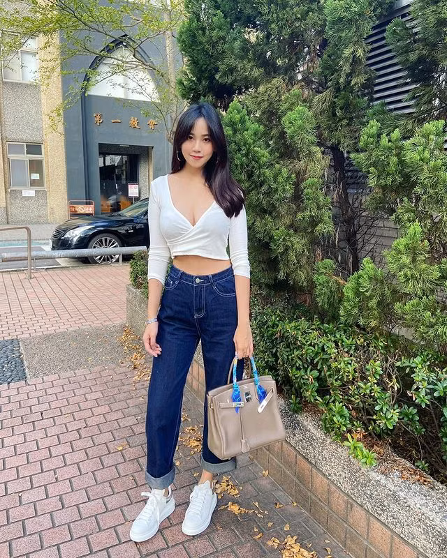 Gu thời trang nóng bỏng của nữ giáo viên chuyển nghề làm y tá Quách Nãi Duy - Hình 8 Gu thoi trang nong bong cua nu giao vien chuyen nghe lam y ta Quach Nai Duy-Hinh-8