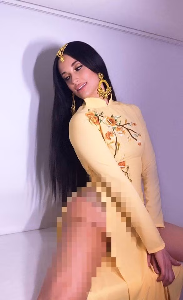 Những lần mặc áo dài phản cảm của các mỹ nhân - Hình 2 Nhung lan mac ao dai phan cam cua cac my nhan-Hinh-2
