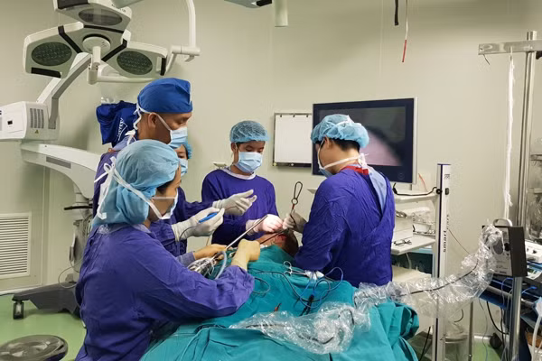 Bà mẹ béo phì được phẫu thuật cắt 7kg da, mỡ thừa - Hình 3 Ba me beo phi duoc phau thuat cat 7kg da, mo thua-Hinh-3