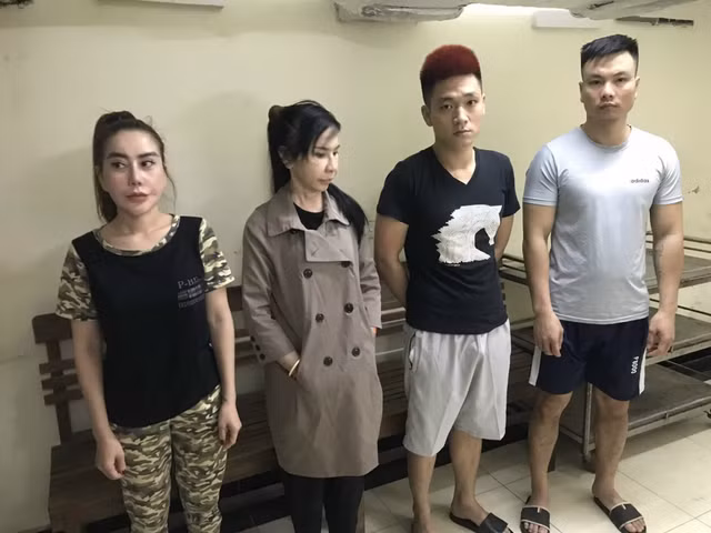 Con đường trở thành dân anh chị cộm cán của cử nhân Đại học Tài chính kế toán Dung 'thà' - Hình 2 Con duong tro thanh dan anh chi com can cua cu nhan Dai hoc Tai chinh ke toan Dung 'tha'-Hinh-2