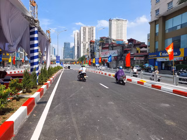 Cận cảnh hầm chui Lê Văn Lương - Khuất Duy Tiến được đầu tư hơn 700 tỷ đồng - Hình 11 Can canh ham chui Le Van Luong - Khuat Duy Tien duoc dau tu hon 700 ty dong-Hinh-11