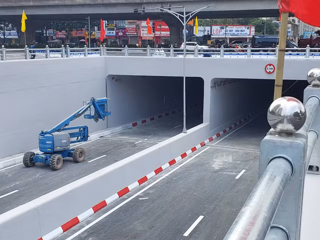 Cận cảnh hầm chui Lê Văn Lương - Khuất Duy Tiến được đầu tư hơn 700 tỷ đồng - Hình 4 Can canh ham chui Le Van Luong - Khuat Duy Tien duoc dau tu hon 700 ty dong-Hinh-4