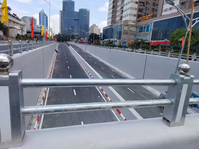 Cận cảnh hầm chui Lê Văn Lương - Khuất Duy Tiến được đầu tư hơn 700 tỷ đồng - Hình 5 Can canh ham chui Le Van Luong - Khuat Duy Tien duoc dau tu hon 700 ty dong-Hinh-5