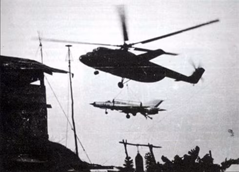 'Hà Nội - Điện Biên Phủ trên không' qua loạt ảnh quý - Hình 6 'Ha Noi - Dien Bien Phu tren khong' qua loat anh quy-Hinh-6