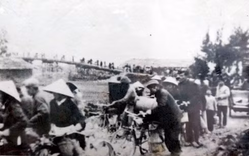 'Hà Nội - Điện Biên Phủ trên không' qua loạt ảnh quý - Hình 7 'Ha Noi - Dien Bien Phu tren khong' qua loat anh quy-Hinh-7
