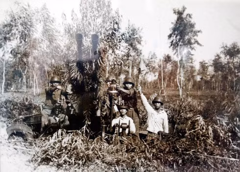 'Hà Nội - Điện Biên Phủ trên không' qua loạt ảnh quý - Hình 10 'Ha Noi - Dien Bien Phu tren khong' qua loat anh quy-Hinh-10