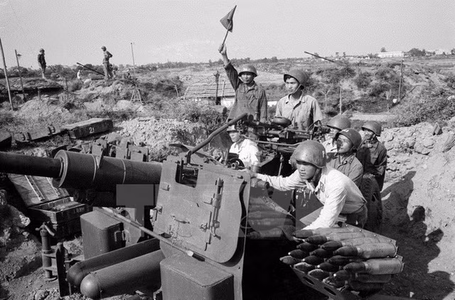 Chiến thắng lịch sử 'Hà Nội - Điện Biên Phủ trên không' qua loạt ảnh quý - Hình 2 Chien thang lich su 'Ha Noi - Dien Bien Phu tren khong' qua loat anh quy-Hinh-2
