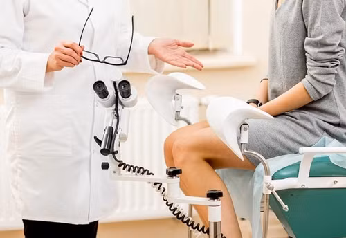 Cô gái phải đi gặp bác sĩ vì ham mê kích thích khi ân ái Co gai phai di gap bac si vi ham me kich thich khi an ai