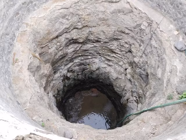 Điểm lại những vụ giải cứu trẻ em rơi xuống giếng sâu trên thế giới - Hình 9 Diem lai nhung vu giai cuu tre em roi xuong gieng sau tren the gioi-Hinh-9