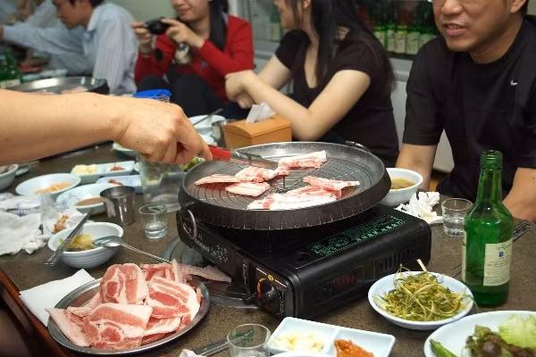 Những món ăn Hàn Quốc xuất nổi tiếng thế giới nhờ lên phim - Hình 3 Nhung mon an Han Quoc xuat noi tieng the gioi nho len phim-Hinh-3
