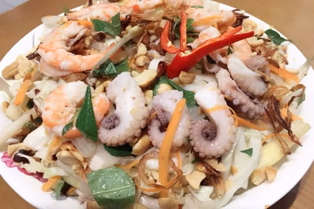Thường xuyên ăn gỏi hải sản, bác sĩ gắp 50 con sán trong mật bệnh nhân - Hình 2 Thuong xuyen an goi hai san, bac si gap 50 con san trong mat benh nhan-Hinh-2
