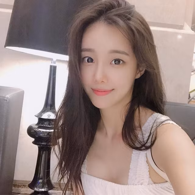 Vẻ nóng bỏng của nữ tiếp viên Hàn Quốc bỏ việc - Hình 9 Ve nong bong cua nu tiep vien Han Quoc bo viec-Hinh-9