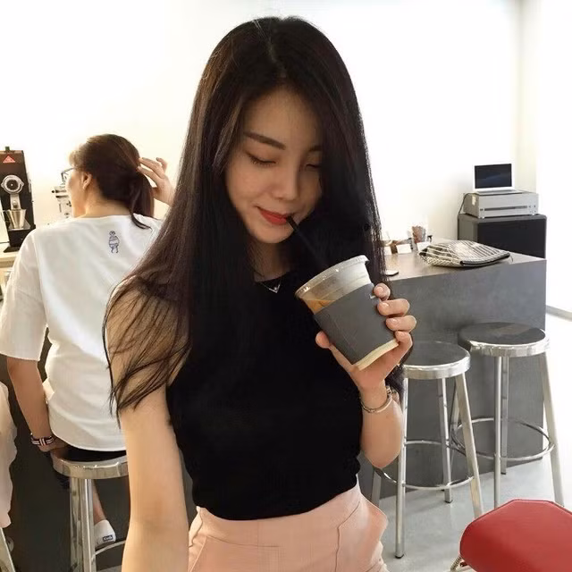 Vẻ nóng bỏng của nữ tiếp viên Hàn Quốc bỏ việc - Hình 8 Ve nong bong cua nu tiep vien Han Quoc bo viec-Hinh-8