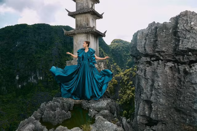 Ngam hoa hau Do My Linh trong bo anh thoi trang o Ninh Binh