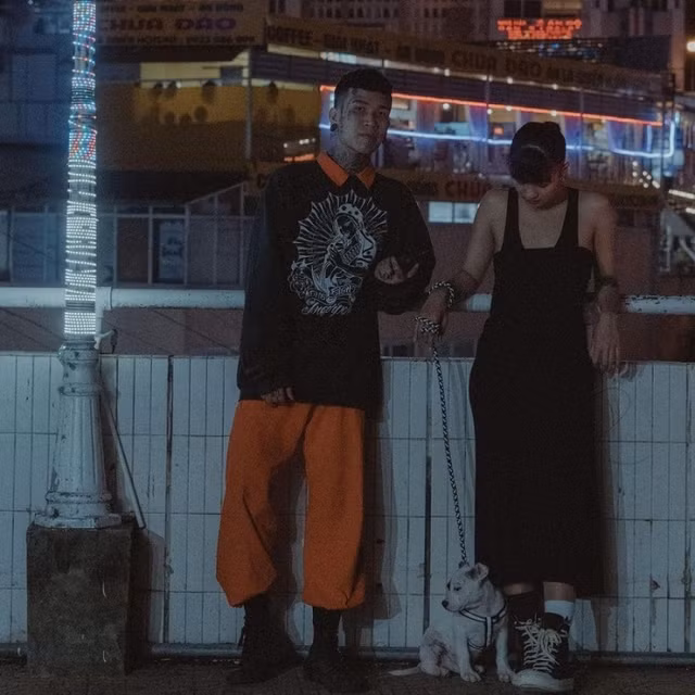 Soi gu thời trang cực chất của rapper Dế Choắt và bạn gái - Hình 7 Soi gu thoi trang cuc chat cua rapper De Choat va ban gai-Hinh-7
