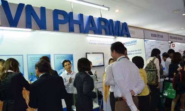 Vì sao cựu Phó Cục trưởng Cục Quản lý dược Bộ Y tế bị khởi tố? Vi sao cuu Pho Cuc truong Cuc Quan ly duoc Bo Y te bi khoi to?
