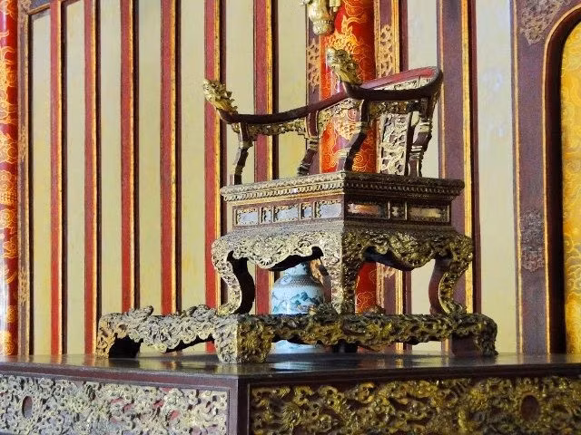 Ngai của hoàng đế xưa có được làm bằng gì? Ngai cua hoang de xua co duoc lam bang gi?