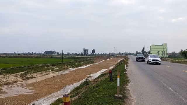 Vi sao du an nang cap Quoc lo 9 hon 440 ty bi tam dung?