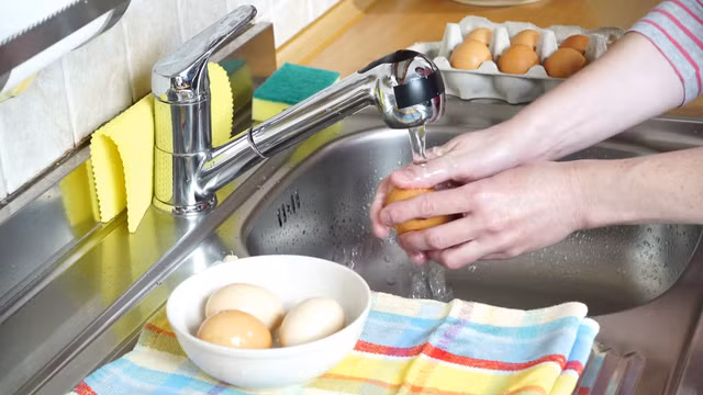 Trứng bị mốc cực kỳ hại gan, ăn nhiều chắc chắn ung thư - Hình 6 Trung bi moc cuc ky hai gan, an nhieu chac chan ung thu-Hinh-6