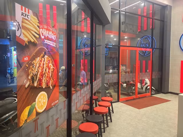 Luat su noi ve vu KFC su dung phap danh Thich Quang Duc dat ten quan o TP HCM