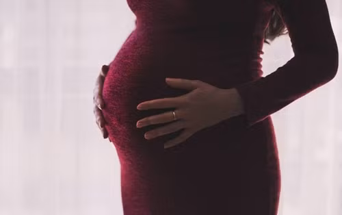 Đau bụng mãn tính, phát hiện thai nhi chết 9 năm thành "thai đá" Dau bung man tinh, phat hien thai nhi chet 9 nam thanh