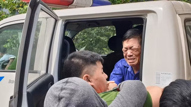 Vì sao trùm xã hội đen bảo kê chợ Long Biên òa khóc trước tòa? Vi sao trum xa hoi den bao ke cho Long Bien oa khoc truoc toa?