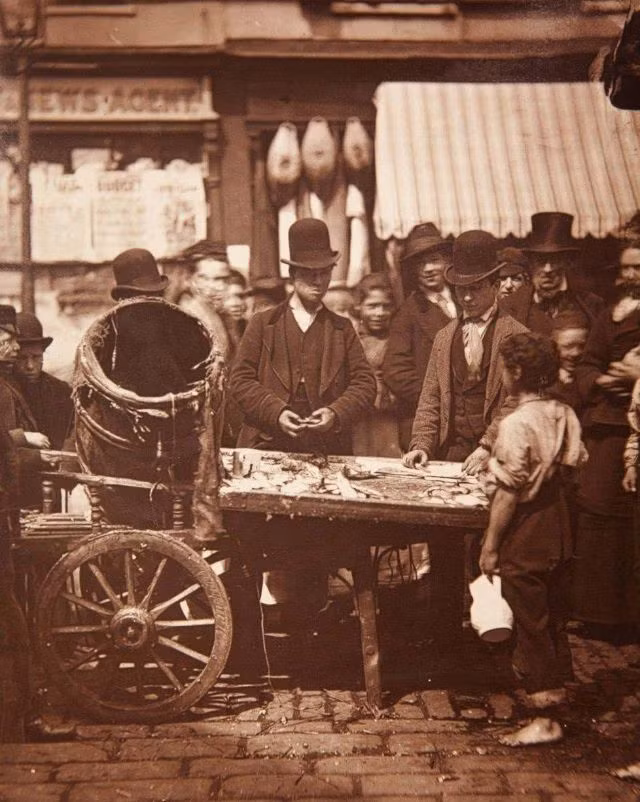Bộ ảnh độc đáo cuộc sống ở London cuối những năm 1800 - Hình 5 Bo anh doc dao cuoc song o London cuoi nhung nam 1800-Hinh-5