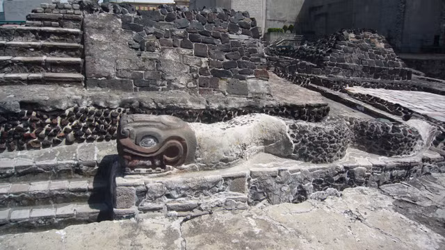Phát hiện tác phẩm điêu khắc đại bàng của nền văn minh Aztec - Hình 5 Phat hien tac pham dieu khac dai bang cua nen van minh Aztec-Hinh-5