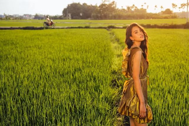 Ngam hoa hau Tieu Vy an mac goi cam trong bo anh moi o que nha-Hinh-7