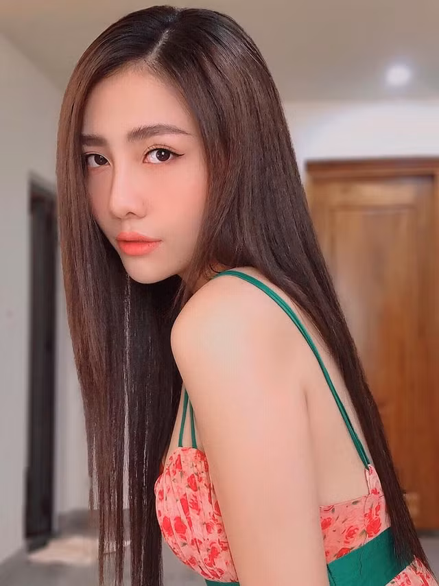 Gu thời trang gợi cảm của mỹ nhân 10X phim “Gái ngàn đô“ - Hình 4 Gu thoi trang goi cam cua my nhan 10X phim “Gai ngan do“-Hinh-4