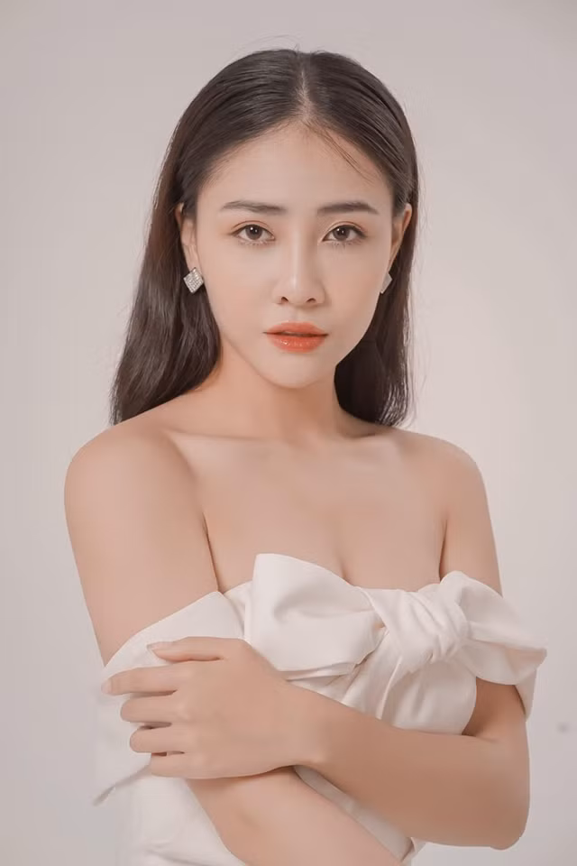 Gu thời trang gợi cảm của mỹ nhân 10X phim “Gái ngàn đô“ - Hình 5 Gu thoi trang goi cam cua my nhan 10X phim “Gai ngan do“-Hinh-5