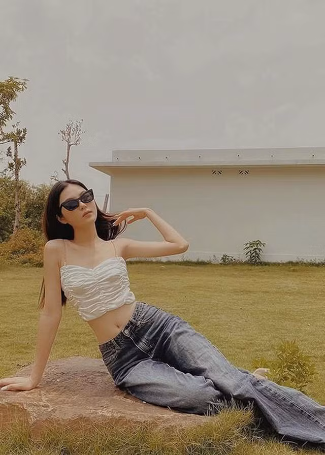 Nữ sinh 19 tuổi đóng MV của Jack ăn mặc cực gợi cảm - Hình 10 Nu sinh 19 tuoi dong MV cua Jack an mac cuc goi cam-Hinh-10