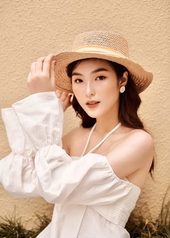 Nữ sinh 19 tuổi đóng MV của Jack ăn mặc cực gợi cảm - Hình 5 Nu sinh 19 tuoi dong MV cua Jack an mac cuc goi cam-Hinh-5
