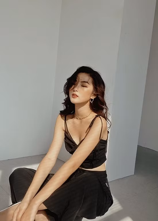 Nữ sinh 19 tuổi đóng MV của Jack ăn mặc cực gợi cảm - Hình 8 Nu sinh 19 tuoi dong MV cua Jack an mac cuc goi cam-Hinh-8