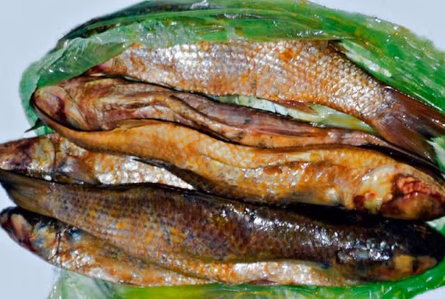 9 món ăn kinh dị của châu Phi nhìn đã thấy sợ - Hình 10 9 mon an kinh di cua chau Phi nhin da thay so-Hinh-10