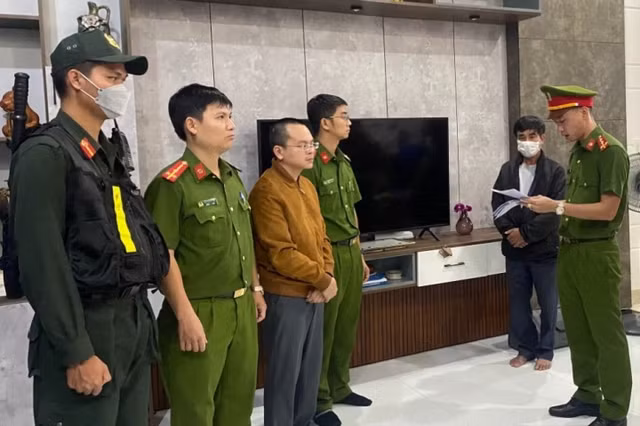Hiệu trưởng có liên đới gì vụ 2 cán bộ ĐH Bách khoa Đà Nẵng tham ô 86 tỷ? Hieu truong co lien doi gi vu 2 can bo DH Bach khoa Da Nang tham o 86 ty?
