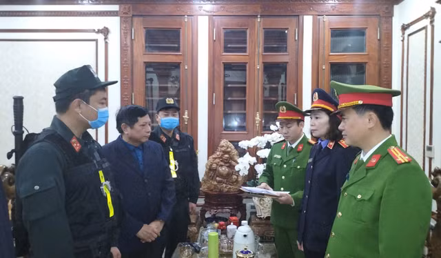Cựu Phó Chủ tịch tỉnh Hà Nam Trương Minh Hiến bị bắt giam - Hình 2 Cuu Pho Chu tich tinh Ha Nam Truong Minh Hien bi bat giam-Hinh-2